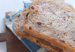 ナッツ＆フルーツブレッド 写真